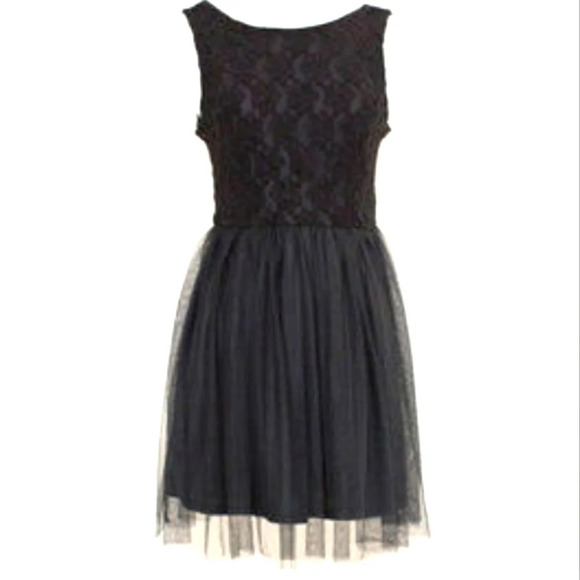 finn & clover Dresses & Skirts - Finn & Clover Little Black Dress EUC ❤️